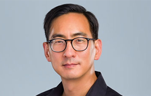 Portrait of Tehshik Yoon (SOS News)